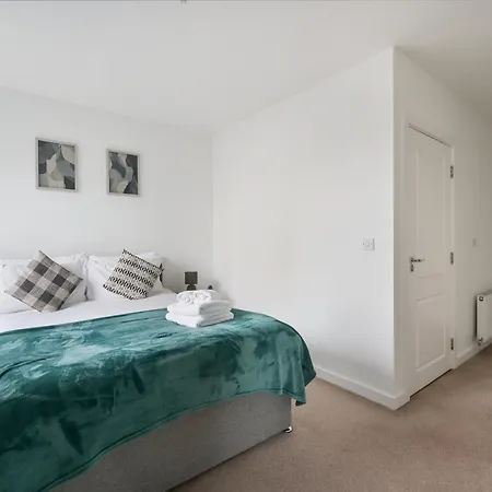 Canary Chic 2 Bedroom With Marina Views Apartment London