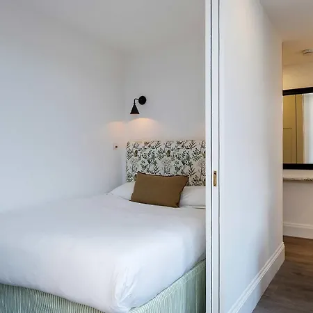 Veeve - A Sumptuous Apartment *