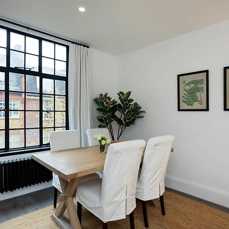 Apartment Veeve - A Sumptuous *