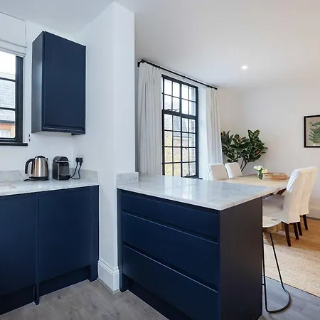 Veeve - A Sumptuous Apartment *