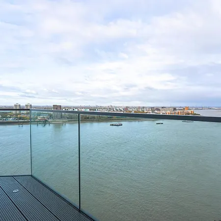 Lux 2 Bed 2 Bath With Riverviews