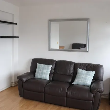 2 Bedroom Flat In Good Value Location * London