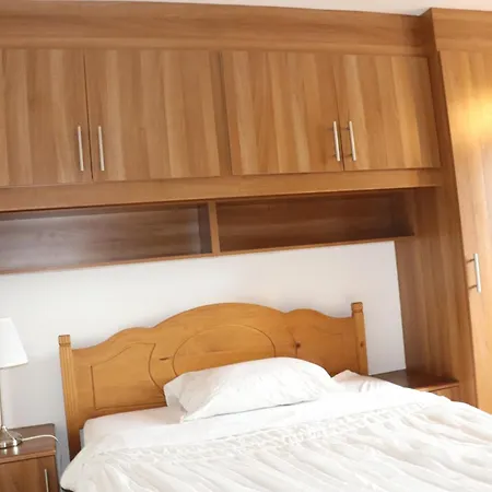 Apartment 2 Bedroom Flat In Good Value Location