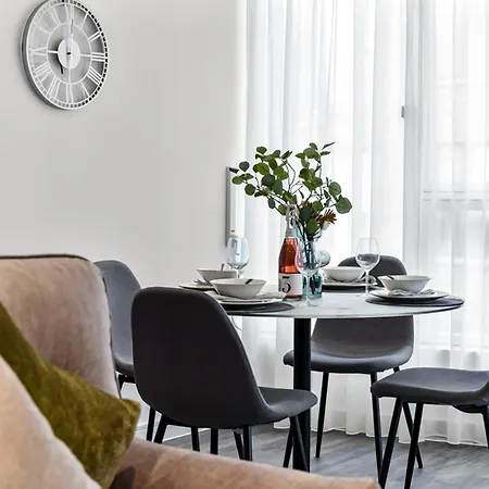 Apartment Stylish 2-bd For Trendy Urban Travelers - Sleeps 5
