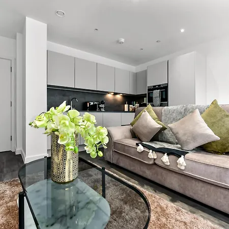 Apartment Stylish 2-bd For Trendy Urban Travelers - Sleeps 5 *