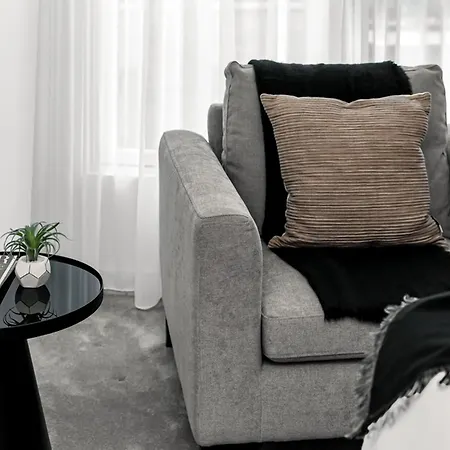 Stylish 2-bd For Trendy Urban Travelers - Sleeps 5 *