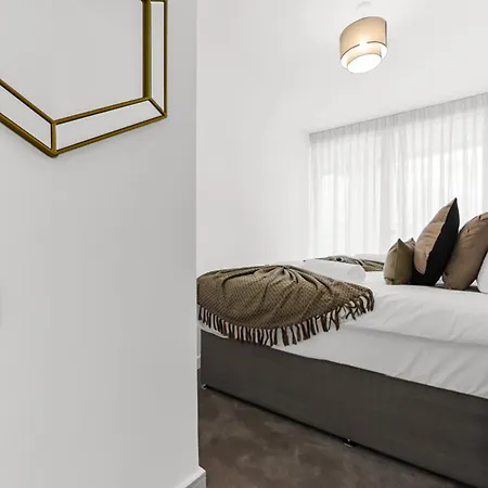 Stylish 2-bd For Trendy Urban Travelers - Sleeps 5 *