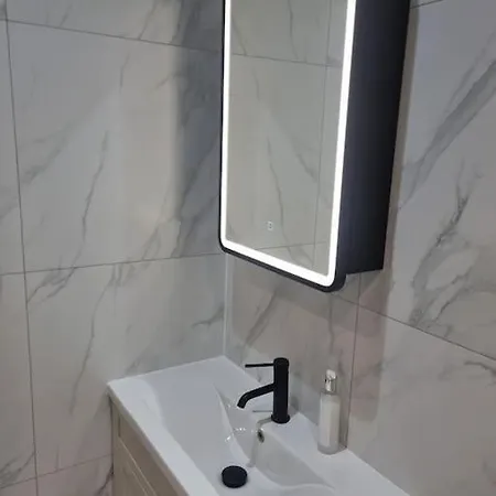 Beautiful Newly Renovated Flat In Orpington Apartment
