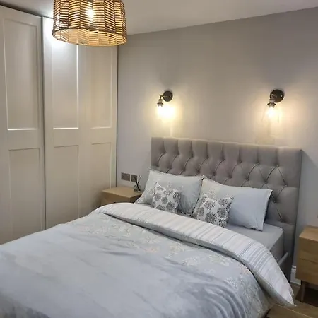 Beautiful Newly Renovated Flat In Orpington *