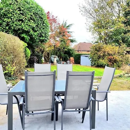 Beautiful Newly Renovated Flat In Orpington * Chelsfield