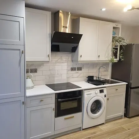Beautiful Newly Renovated Flat In Orpington Apartment Chelsfield