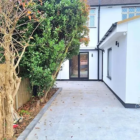 Beautiful Newly Renovated Flat In Orpington