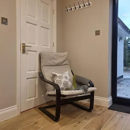 Beautiful Newly Renovated Flat In Orpington Chelsfield