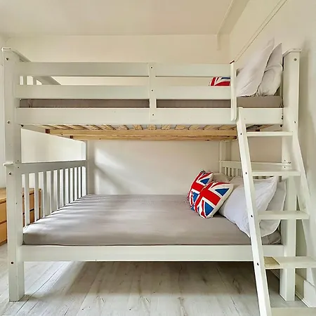 81 Guest house London