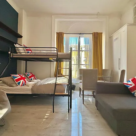 81 Guest house *