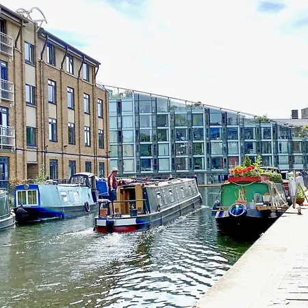 A Brand New Flat With 3 Bedrooms & 3 Baths In Zone 1 Angel For Max 9 Ppl London
