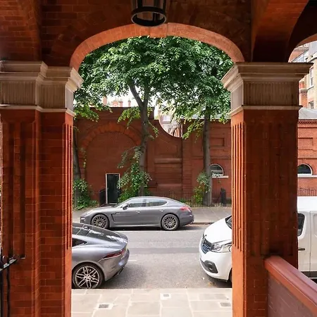 Apartment Super Knightsbridge 2 Bed Gound Floor London