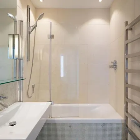 Apartment Super Knightsbridge 2 Bed Gound Floor