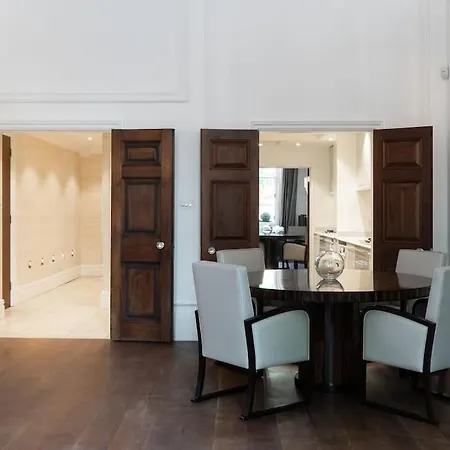Super Knightsbridge 2 Bed Gound Floor London
