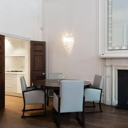 Super Knightsbridge 2 Bed Gound Floor * London