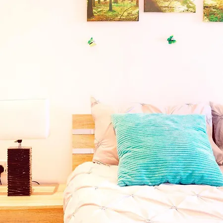 A Brand New Flat With 3 Bedrooms & 3 Baths In Zone 1 Angel For Max 9 Ppl *