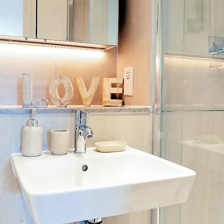 Homestay A Brand New Flat With 3 Bedrooms & 3 Baths In Zone 1 Angel For Max 9 Ppl