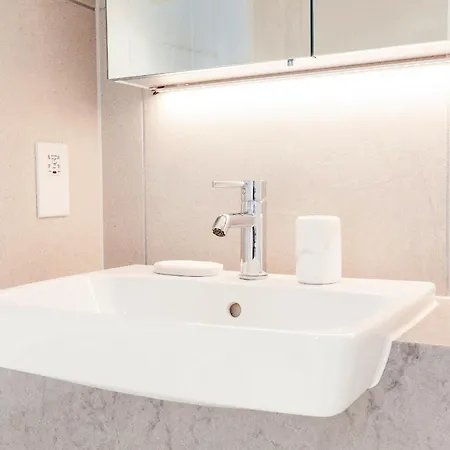 Homestay A Brand New Flat With 3 Bedrooms & 3 Baths In Zone 1 Angel For Max 9 Ppl London