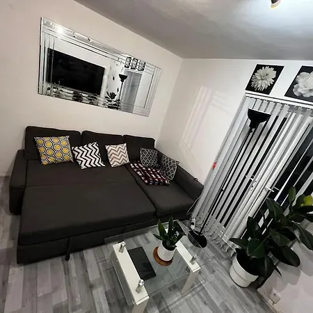 1-bed Flat With Fast Wi-fi In Prime Location 15mins From Apartamento