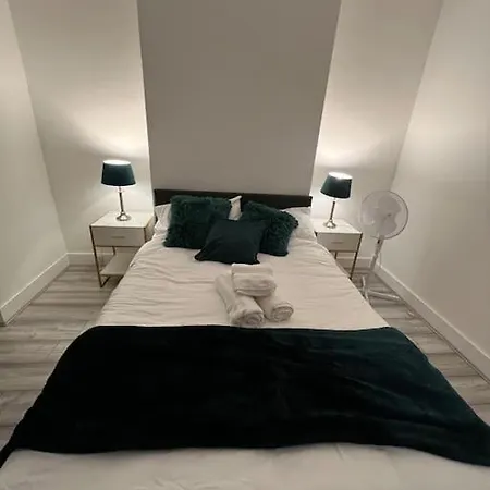 4 Bedroom Semi Detached House London Edgware