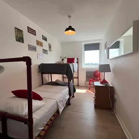 With Stuning Views Close To Center Apartment *