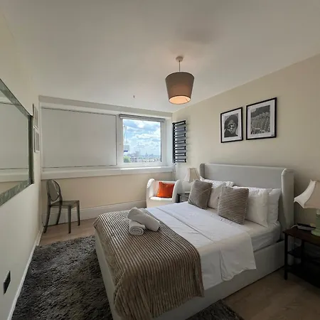 With Stuning Views Close To Center * London