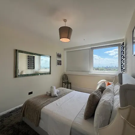 With Stuning Views Close To Center * London