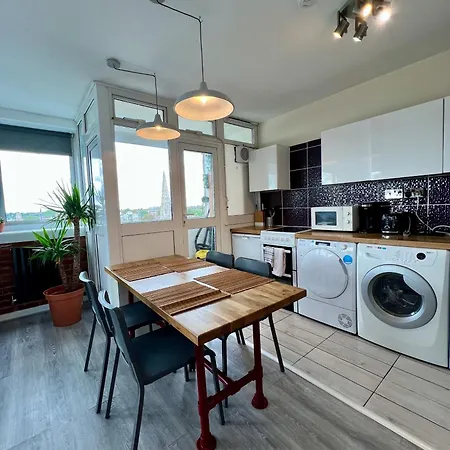 With Stuning Views Close To Center London
