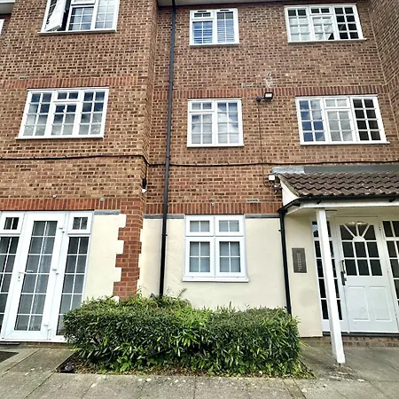 Guest house Northern Line Double With Free Parking