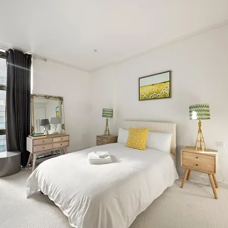 Londwell, Canary Wharf River Thames Penthouse Apartment London