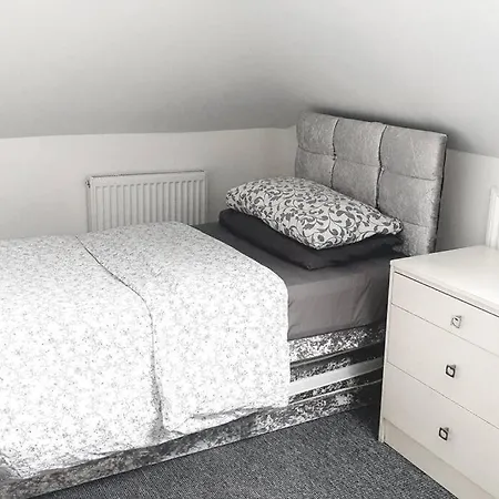 Apartment Near Alexandra Palace, *