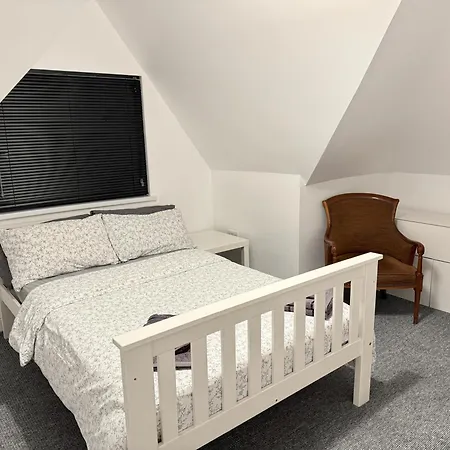 Near Alexandra Palace, Apartment *