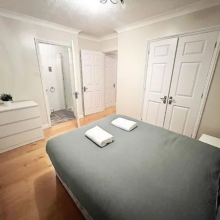 Holiday home Spacious Private 3 Bed House - Great Location *