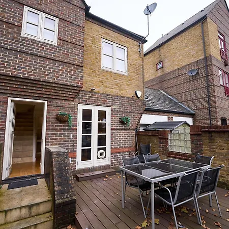 The Garden Loft Apartment London