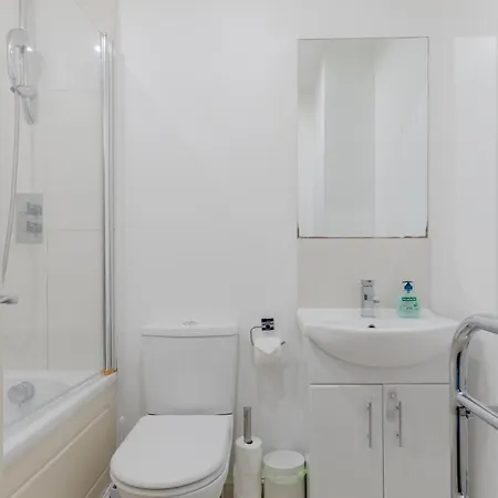Fantastically Located 2bd Flat Kensington Apartment *