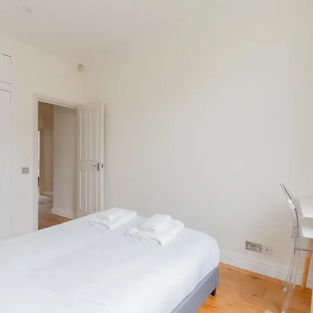 Fantastically Located 2bd Flat Kensington * London
