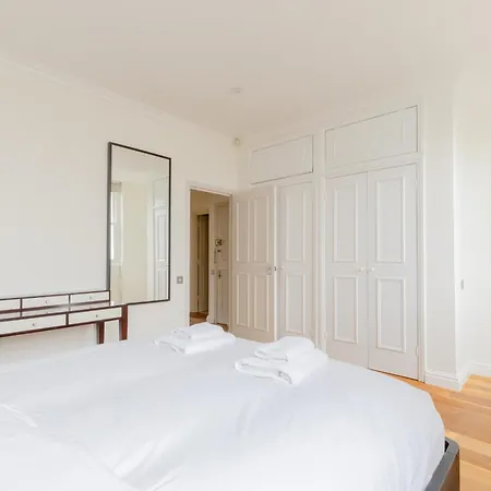 Fantastically Located 2bd Flat Kensington Apartment