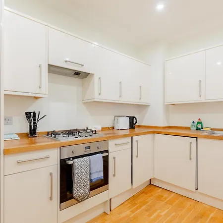 Fantastically Located 2bd Flat Kensington Apartment *