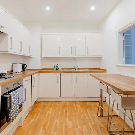 Fantastically Located 2bd Flat Kensington Apartment