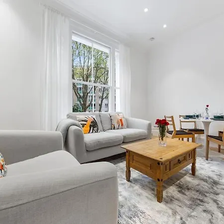 Apartment Modern Spacious 2 Bedroom Flat In