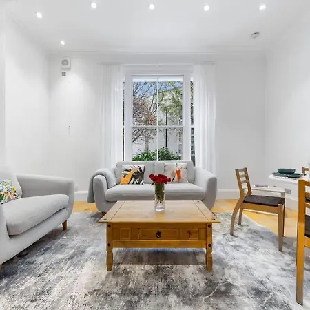 Apartment Modern Spacious 2 Bedroom Flat In