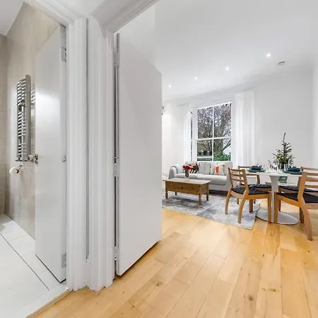 Apartment Modern Spacious 2 Bedroom Flat In