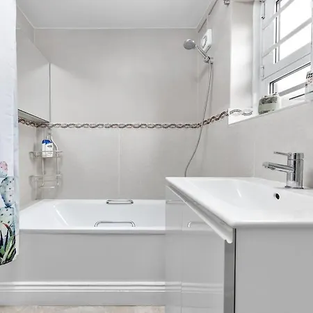 Apartment Modern Spacious 1 Bedroom Flat In Hampstead *