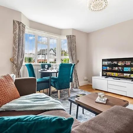 Modern Spacious 1 Bedroom Flat In Hampstead *