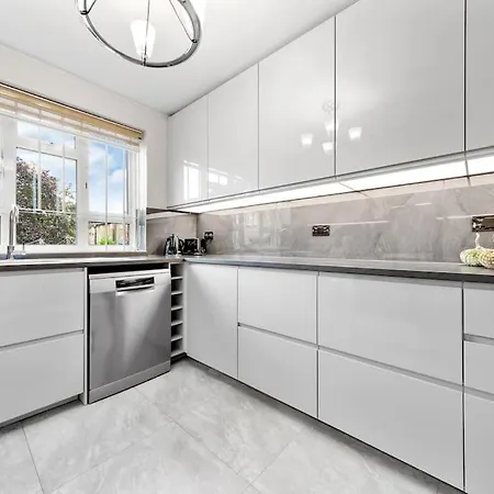 Modern Spacious 1 Bedroom Flat In Hampstead * London